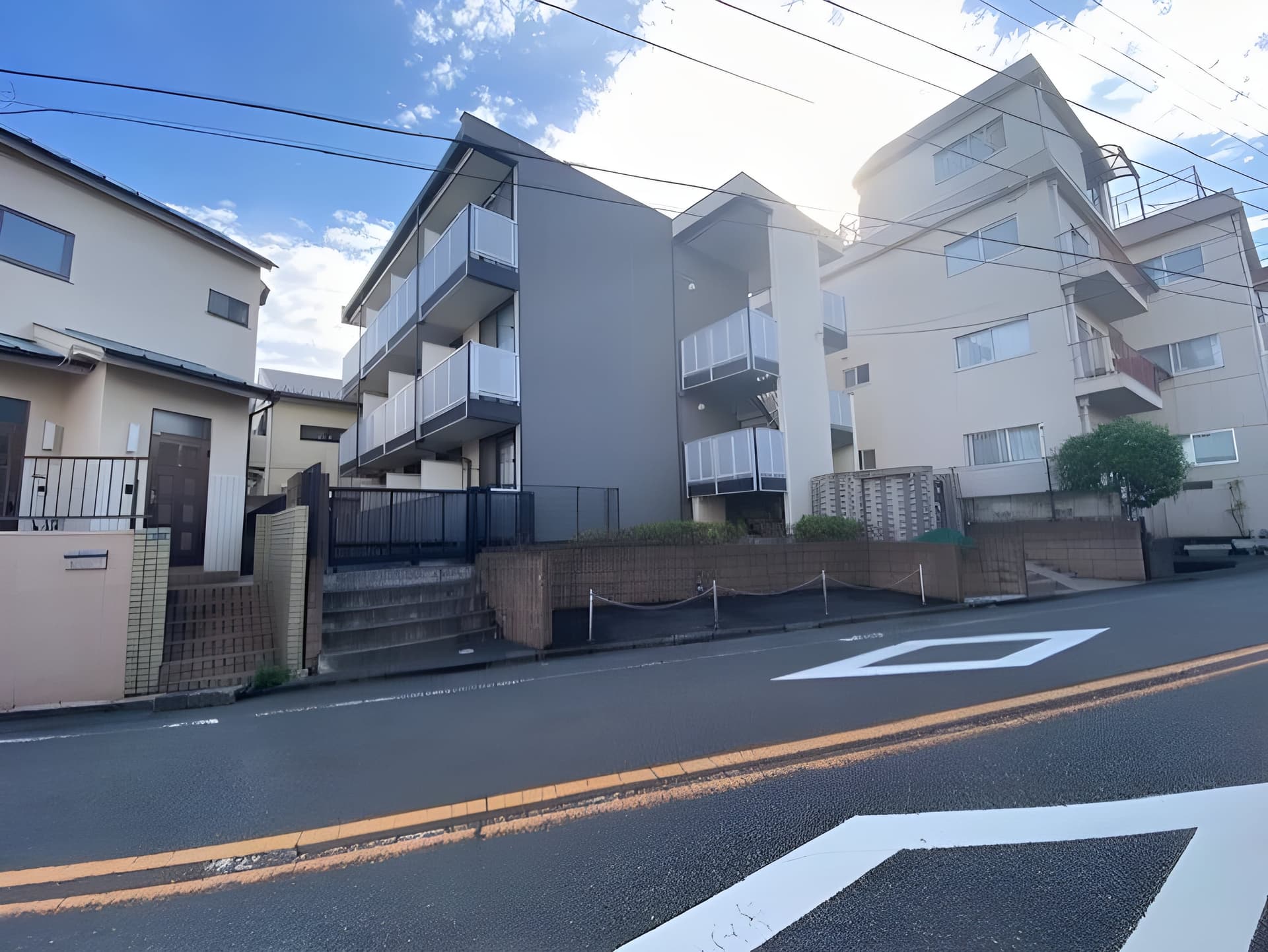 レオパレスB & R 201
