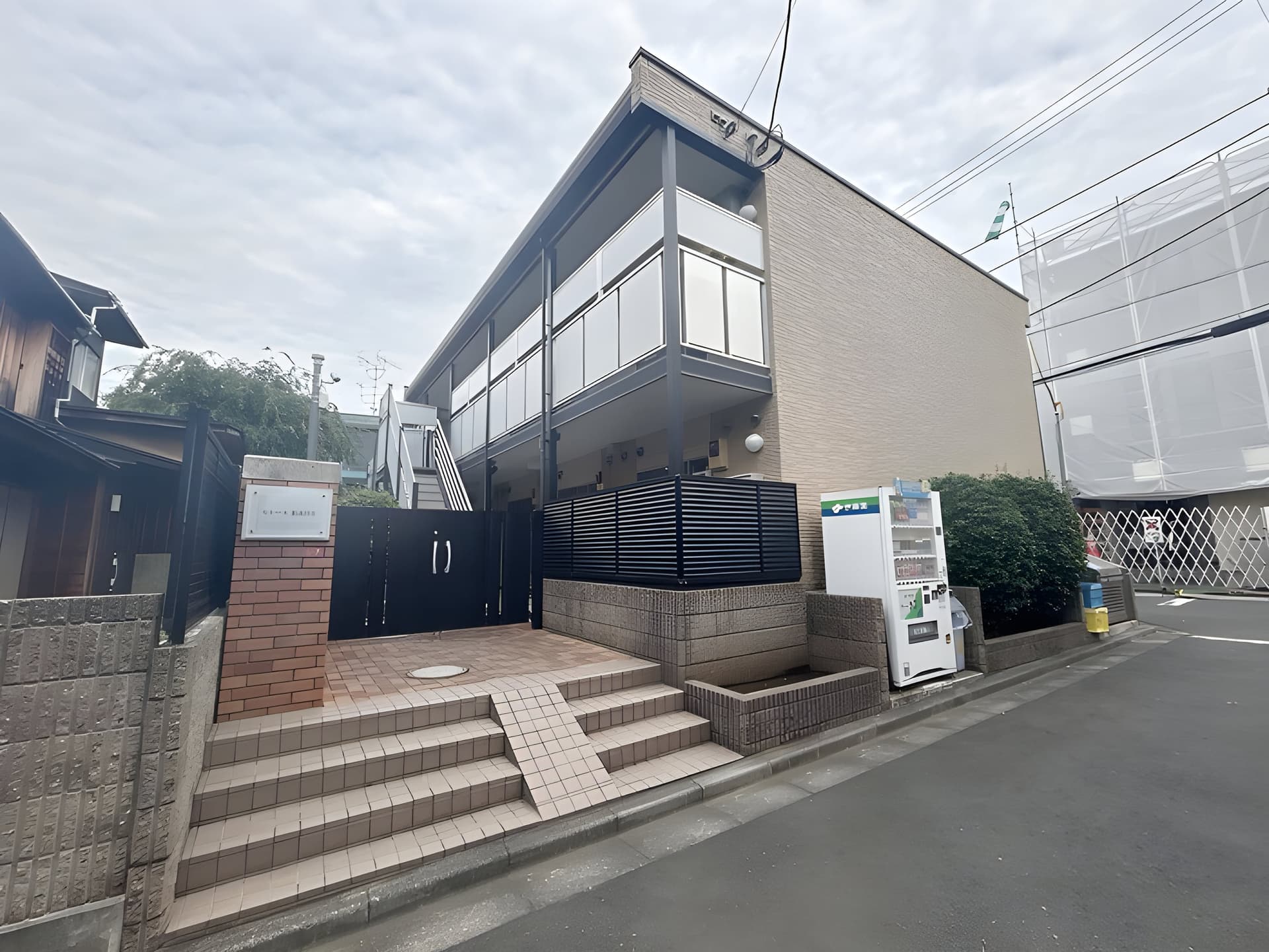 レオパレスセレーヌ新高円寺 105