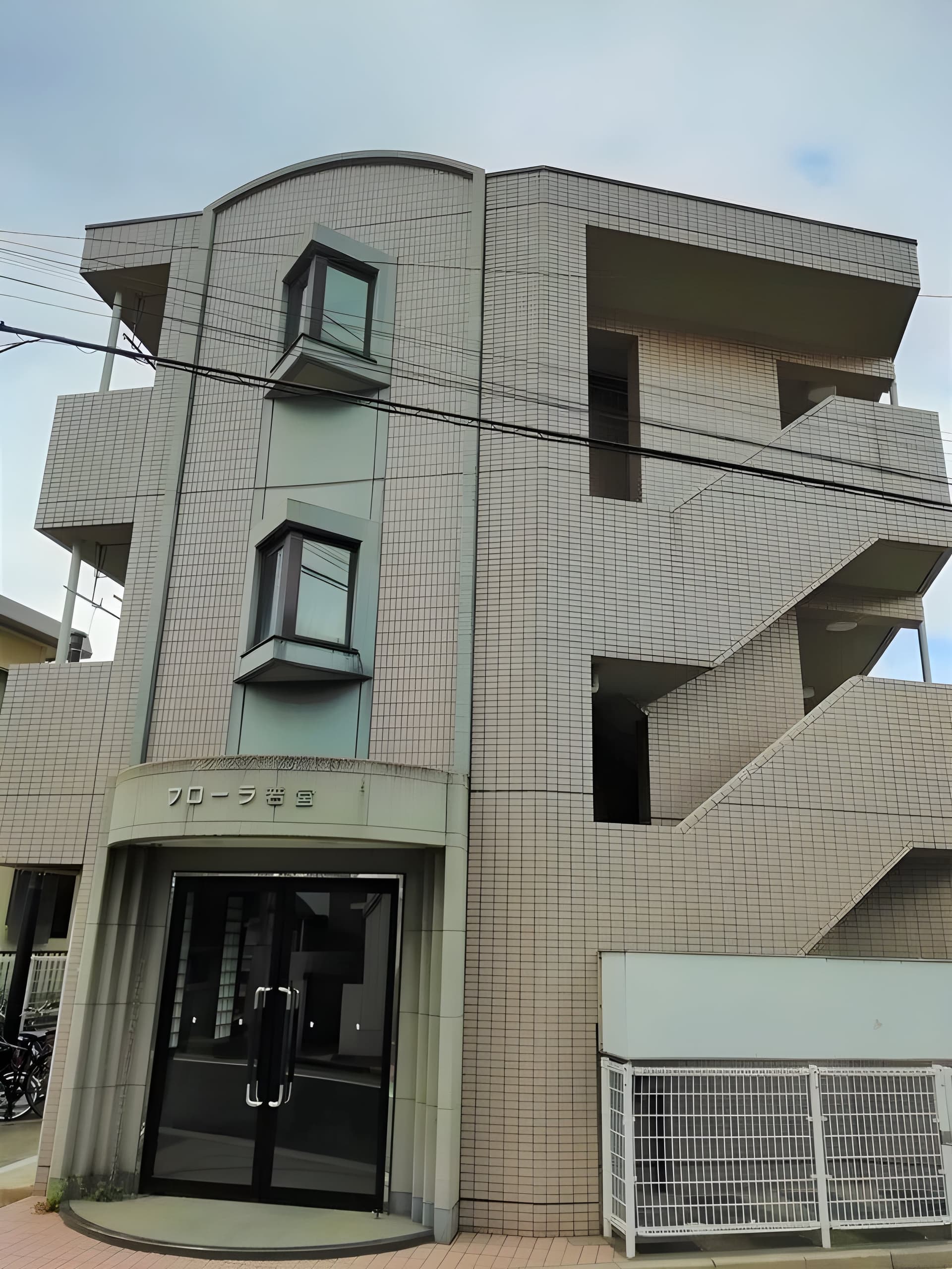 フローラ若宮 301