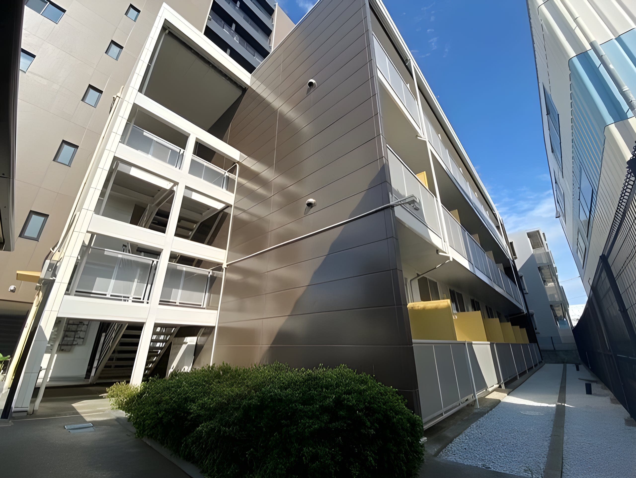 レオパレスリバーサイド壱番館 302