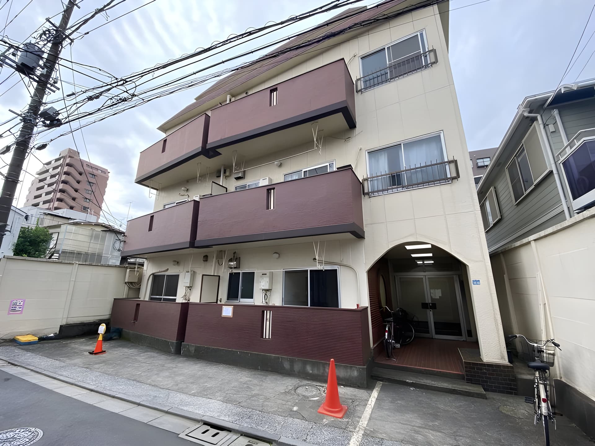本町マンション 303
