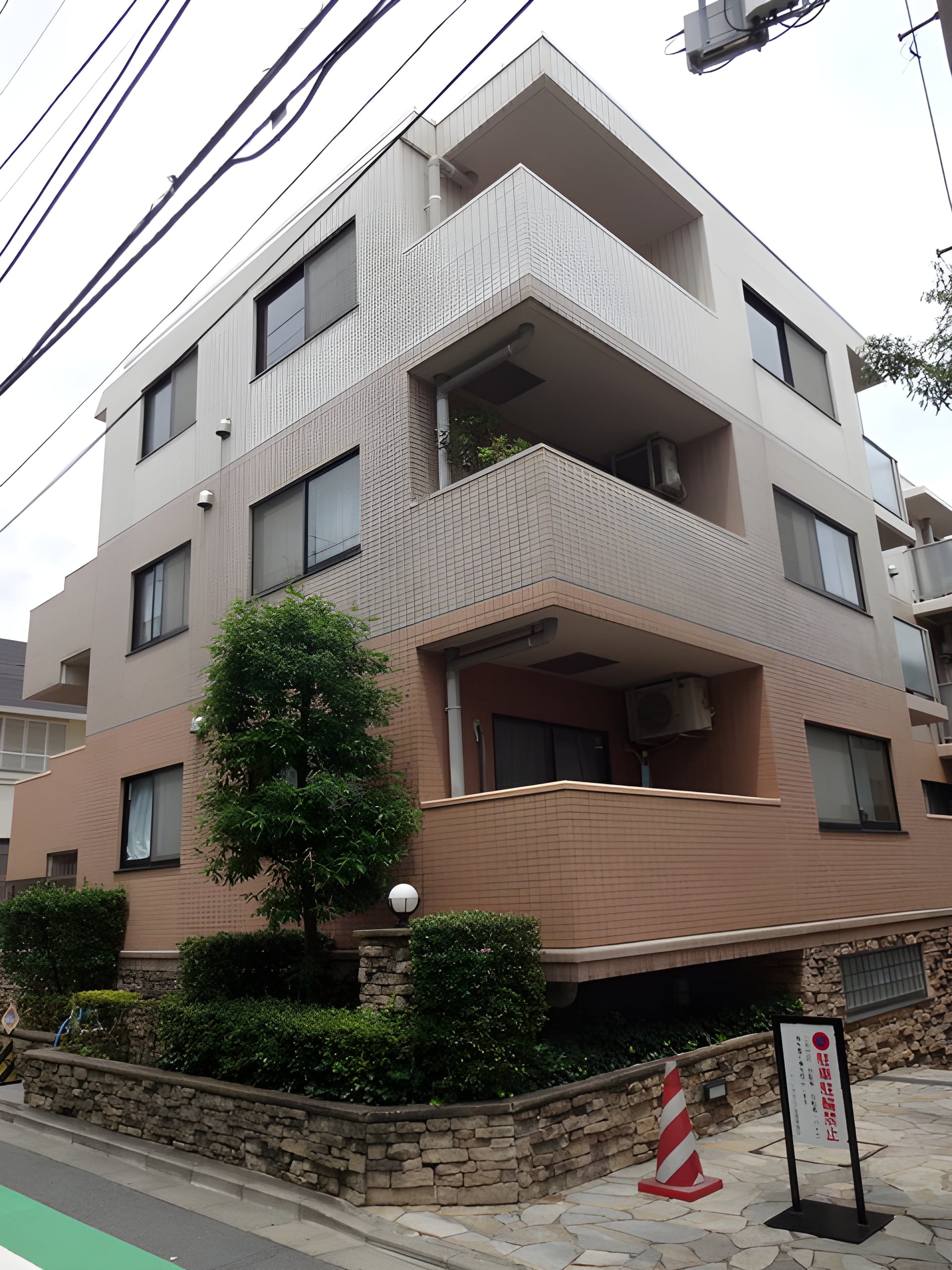 ルート四谷三丁目 203