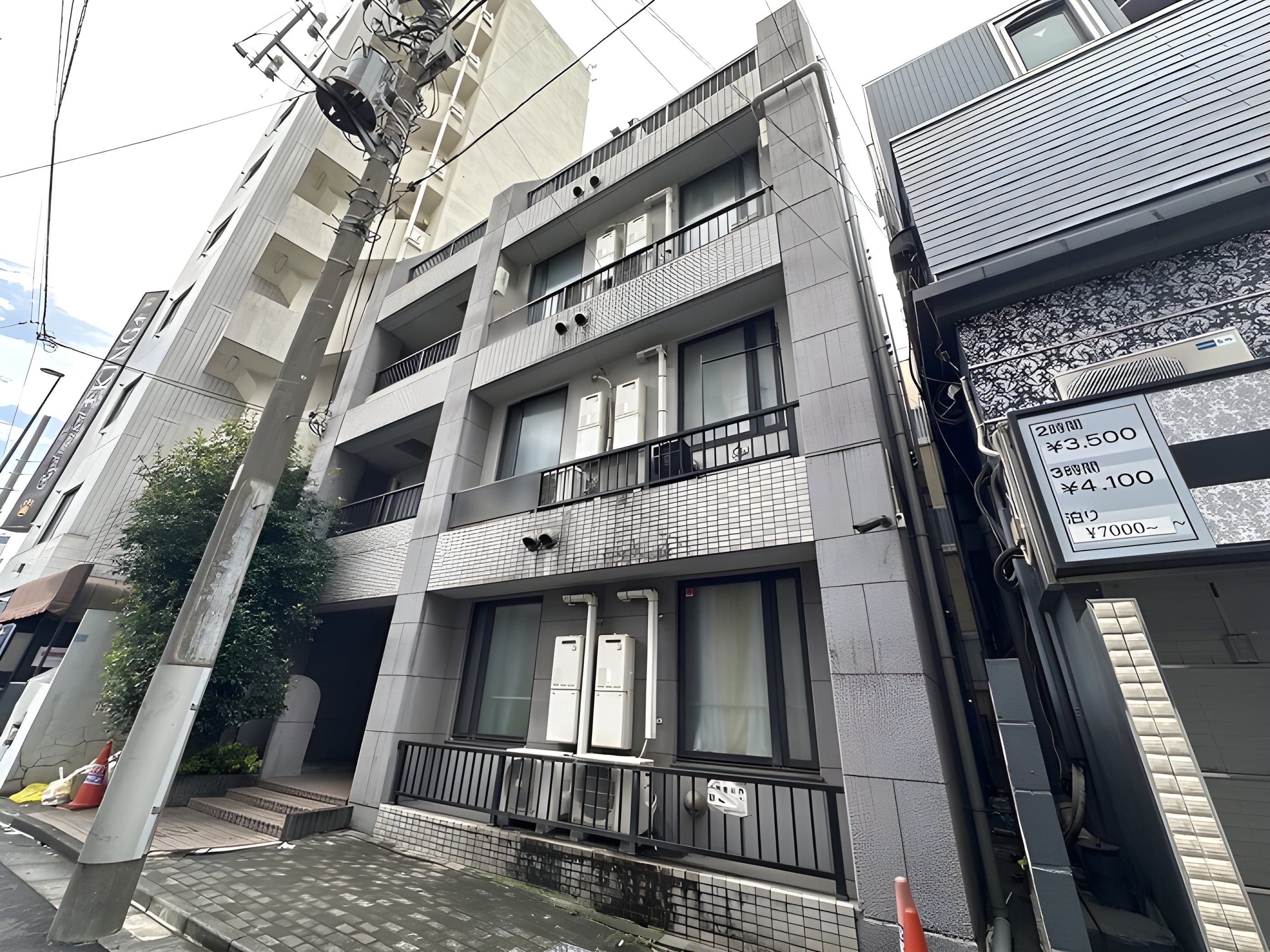 レオパレスIKEBUKURO 102