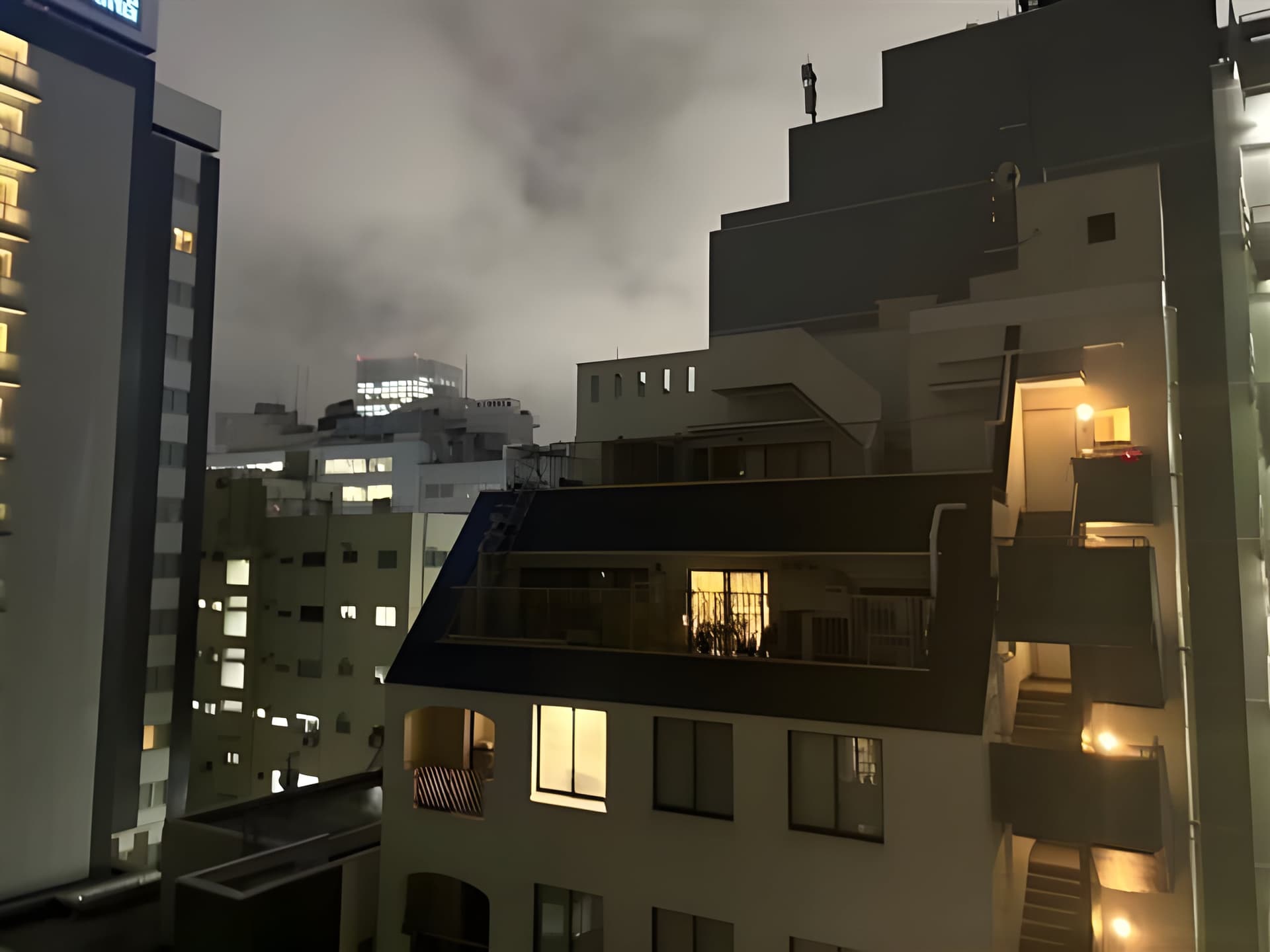 アクロス新宿 801