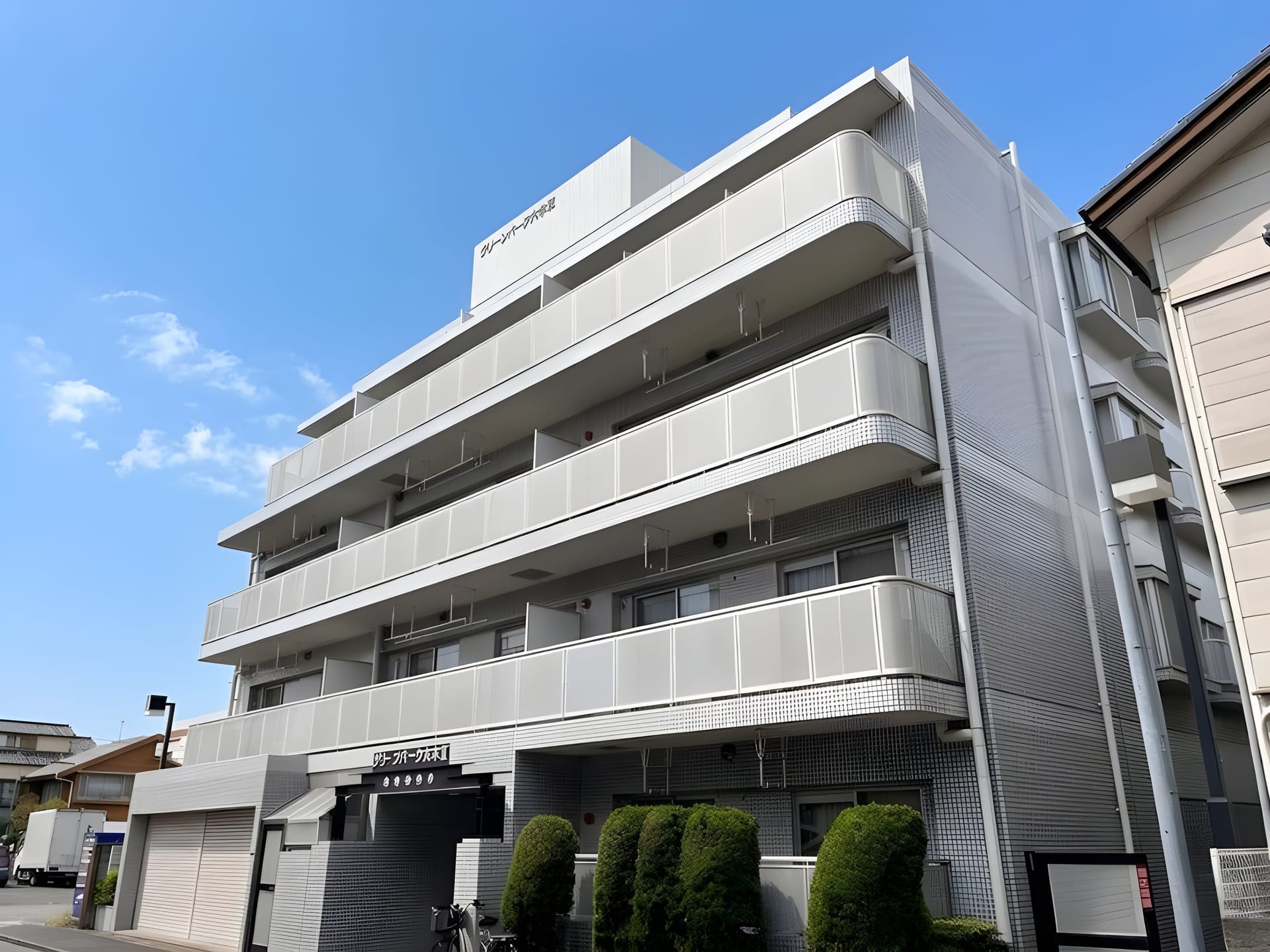 足立区六木1-2-20 3階部分 9.8万円/10,000円/入力なし