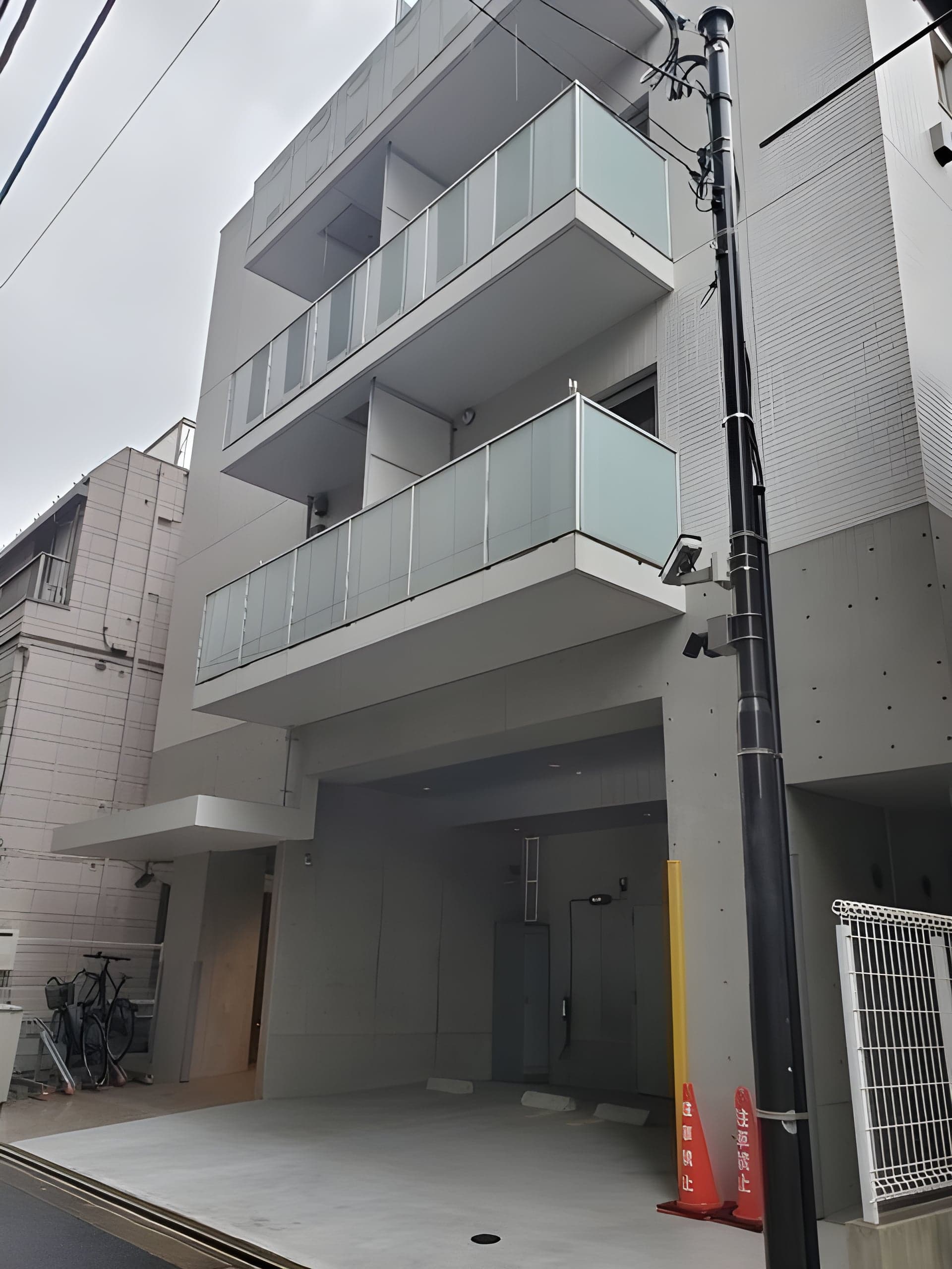 弘進ビル 203