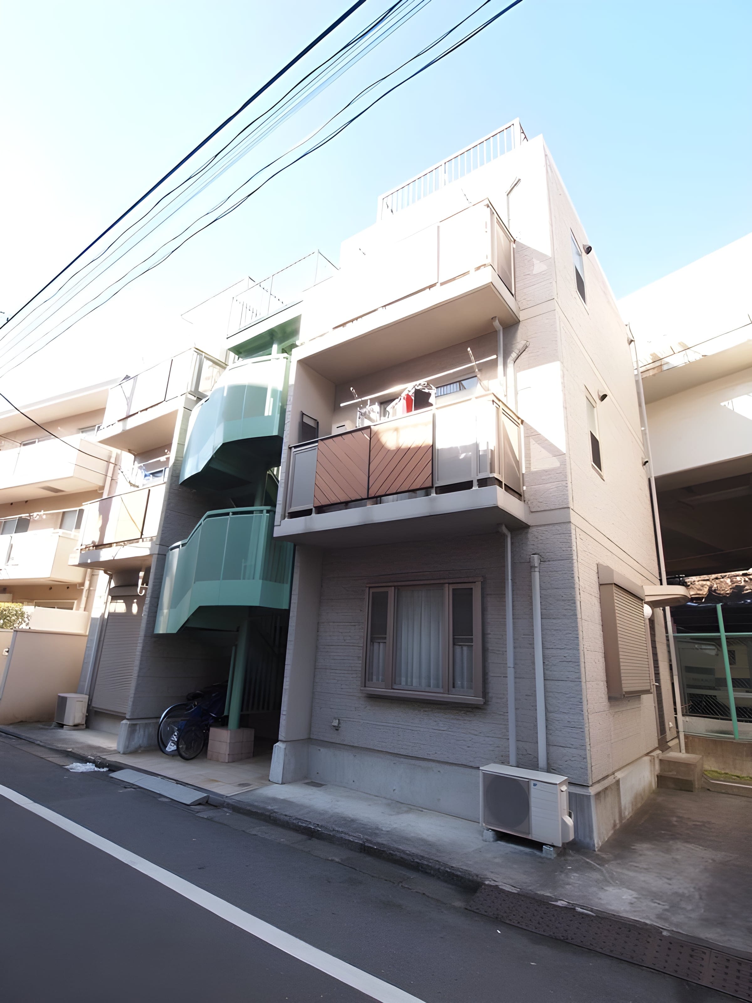 パルコート信濃町 201
