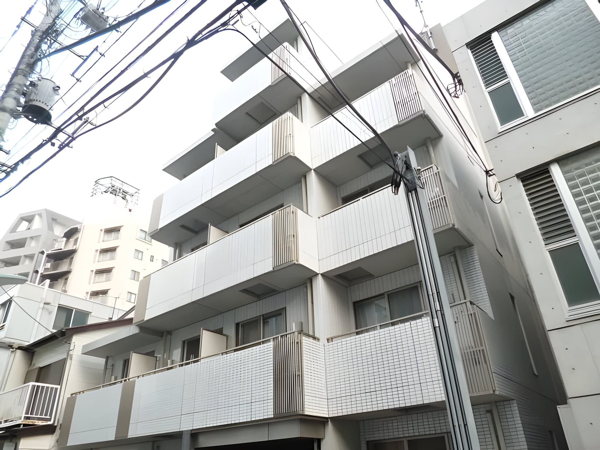エヌファーストエバラ 303