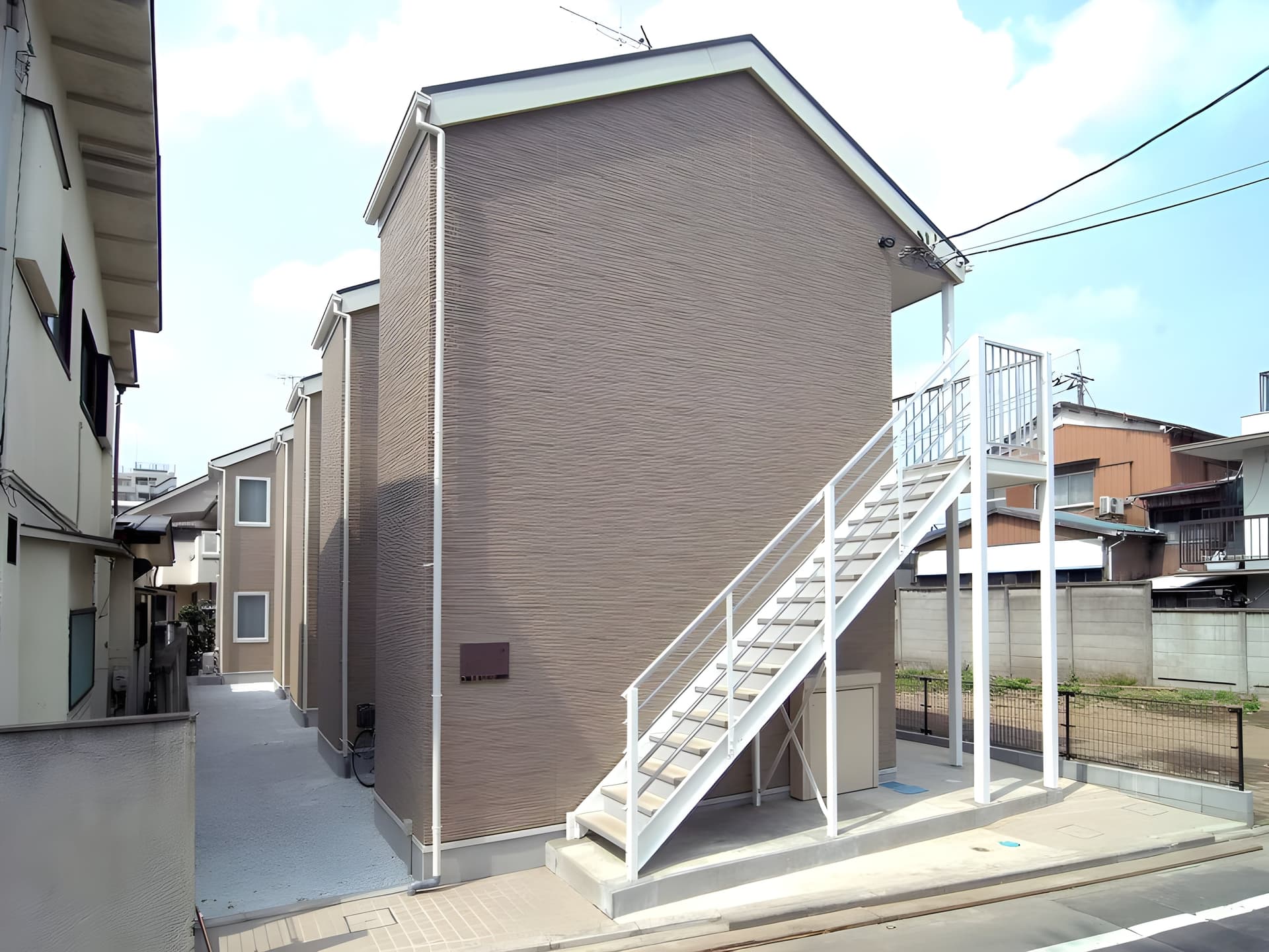 レオパレスはじめ 201