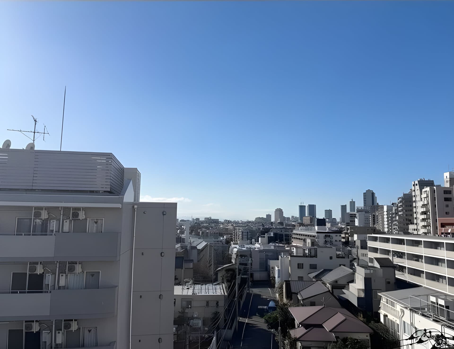 ホワイトパレス 601