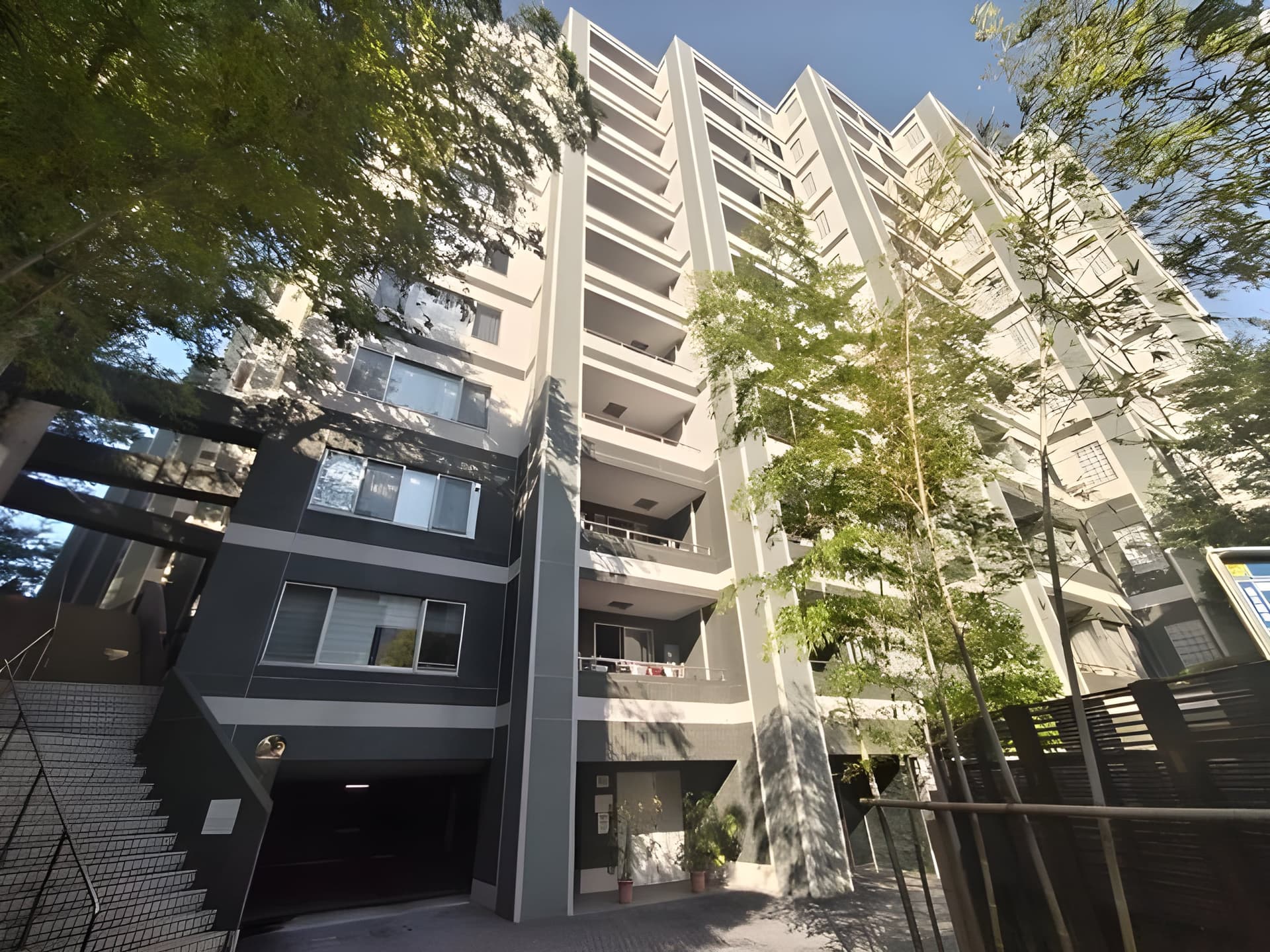 レジデンシア春日安藤坂 104