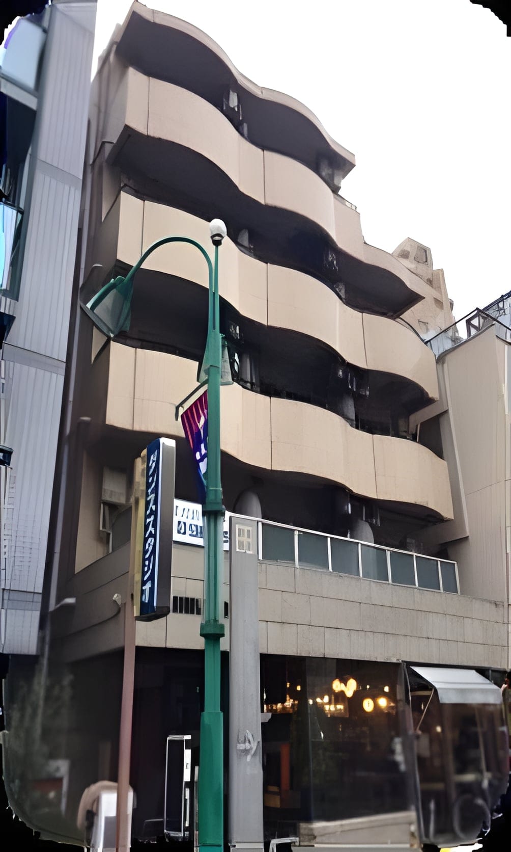 サングローリービル 401