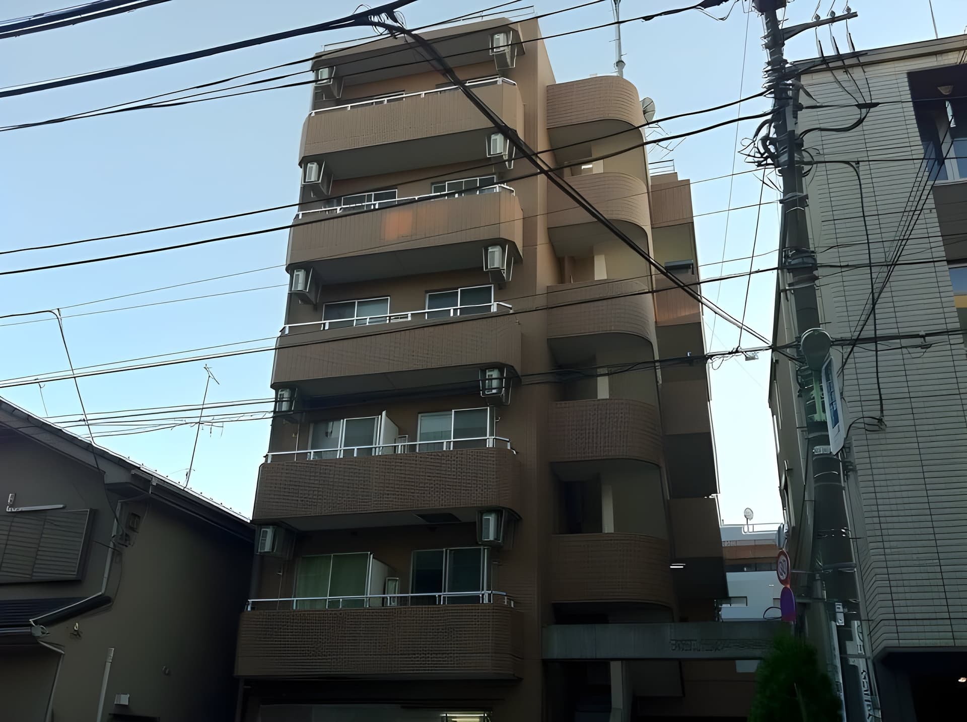 ベレーザ学芸大 301