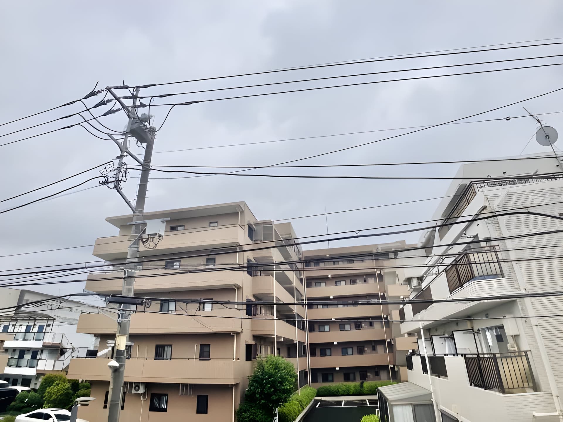 ツインアベニューA 208