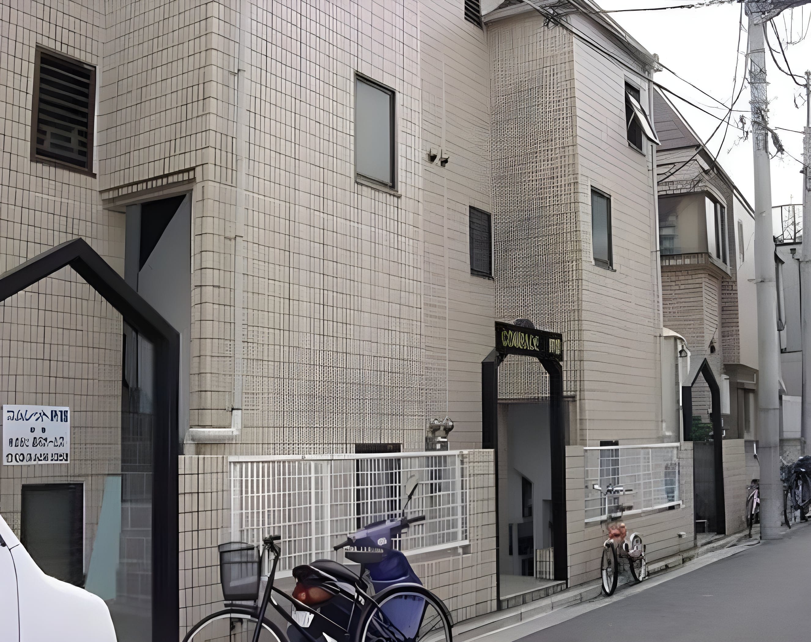 コムレット新宿 103