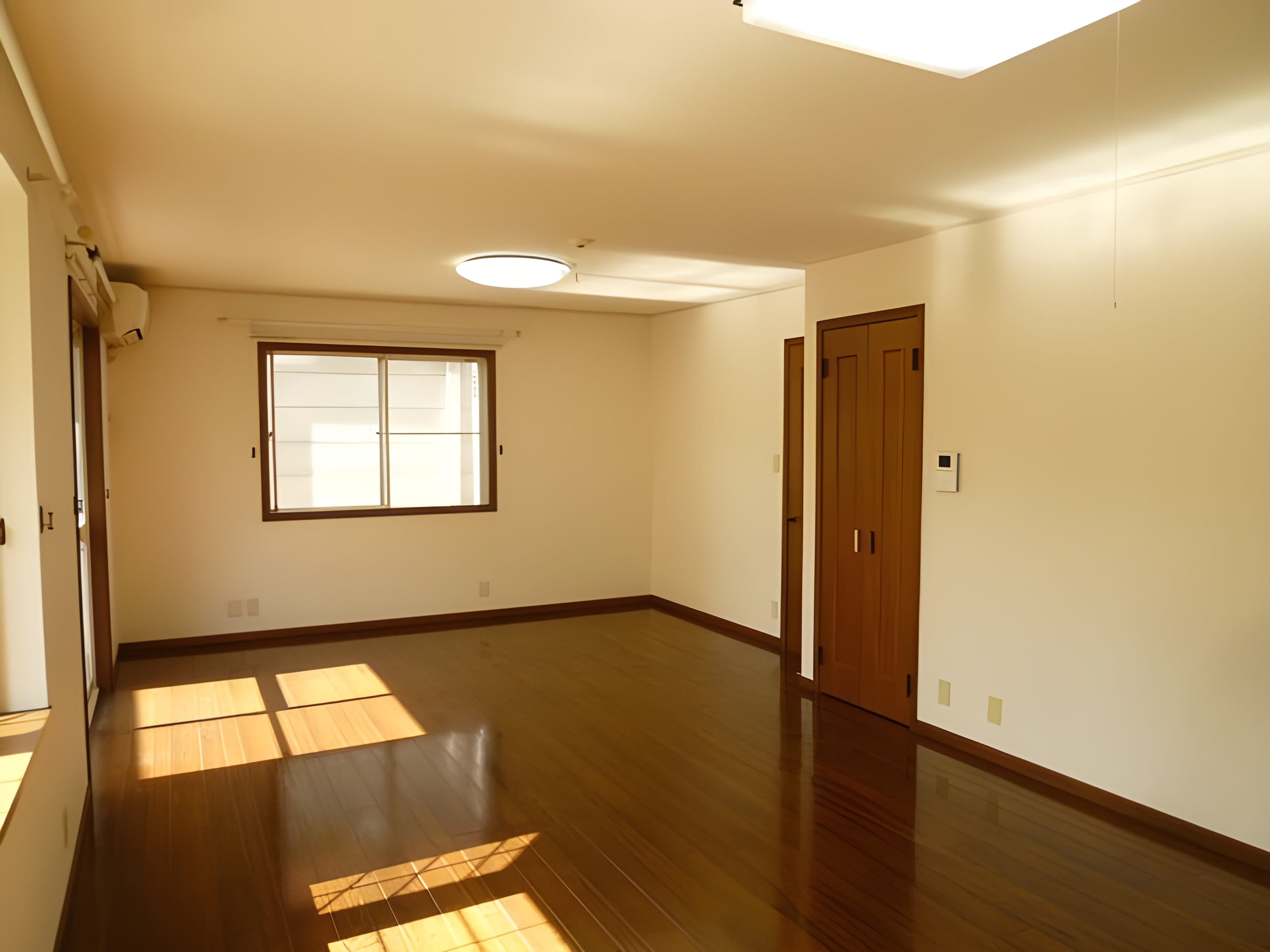 東山タウンハウスD棟 42万円/なし/なし