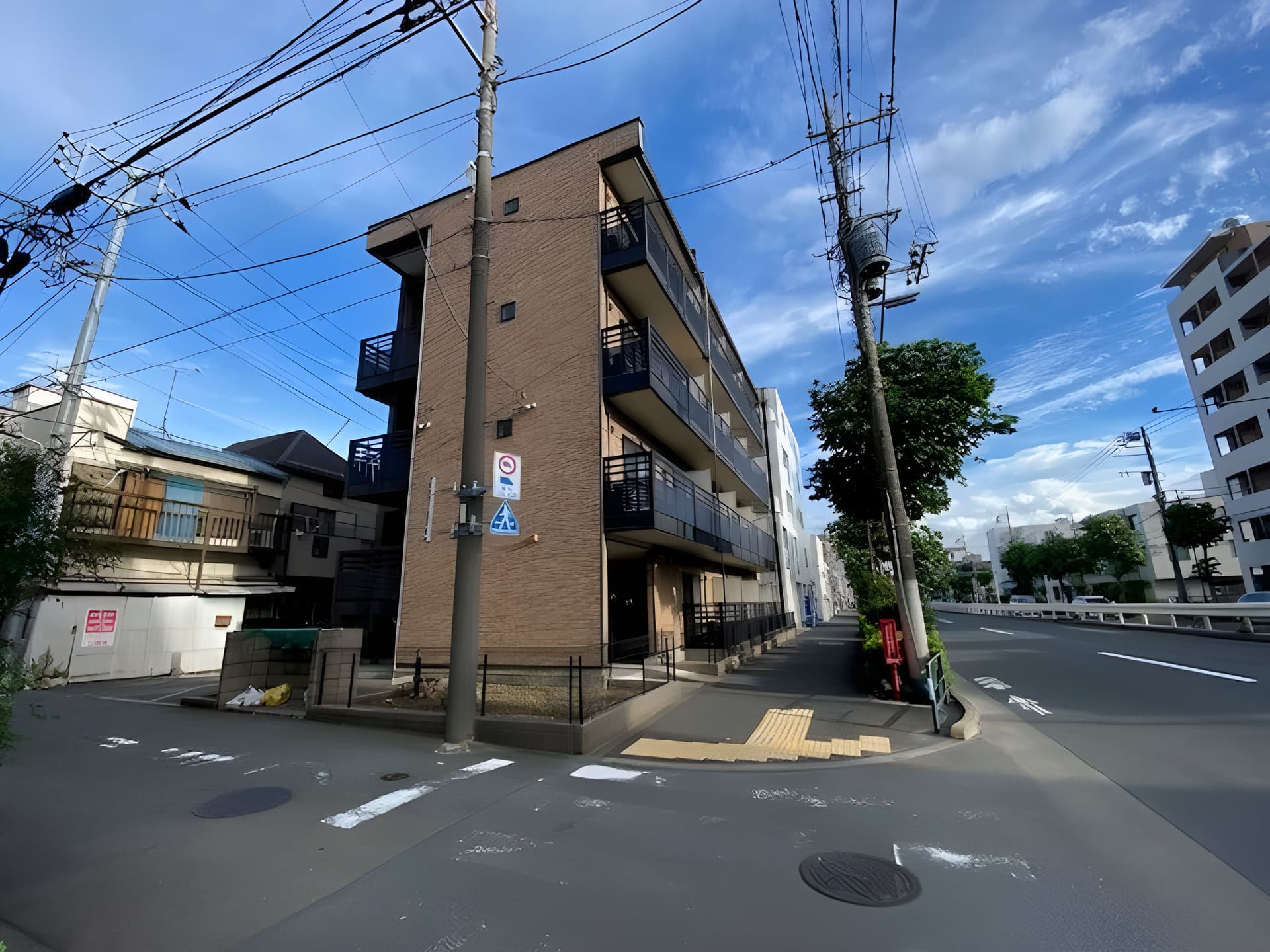 レオネクストファーストワイズ 305