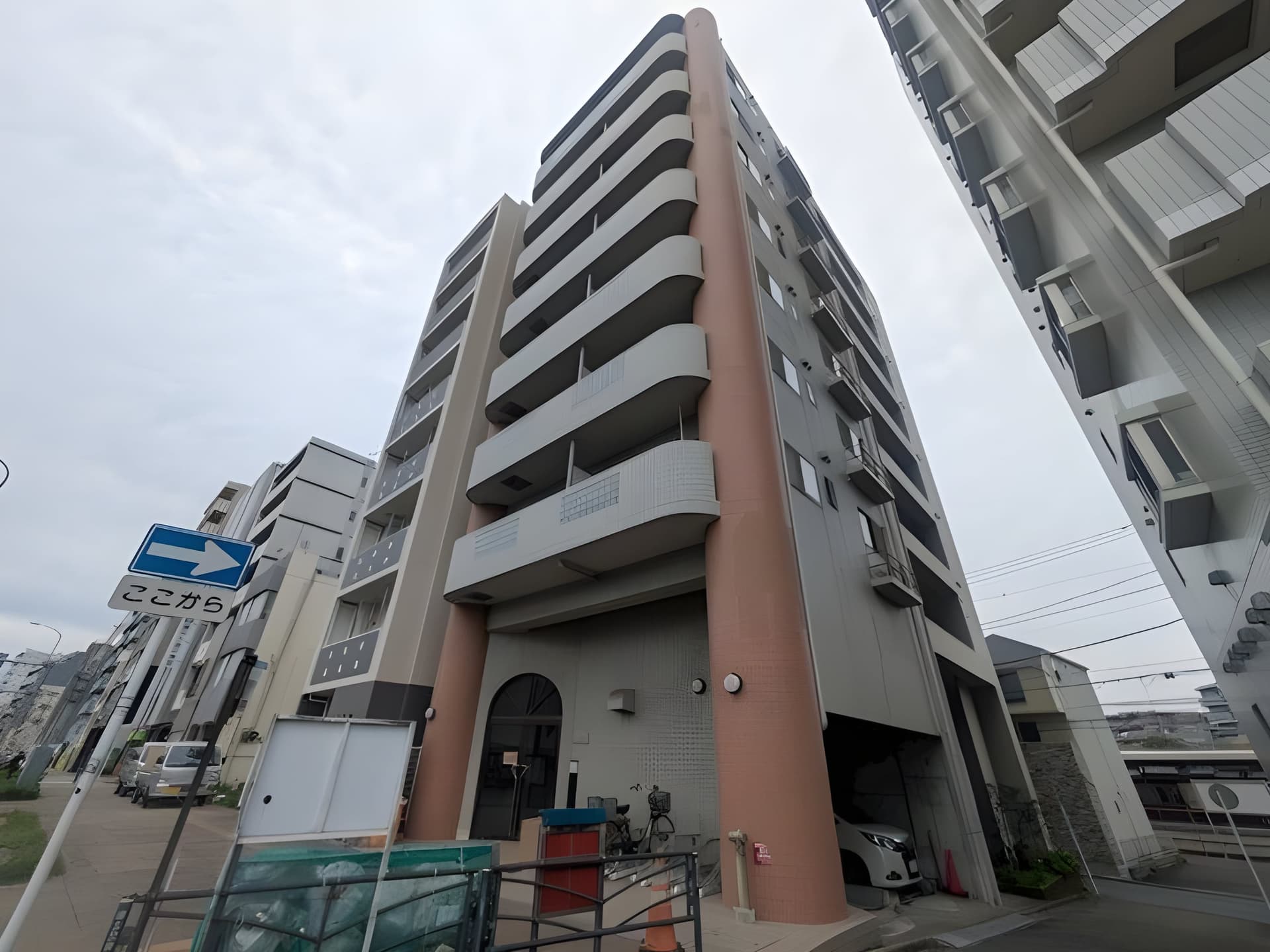 ファーストクラス子安駅 603