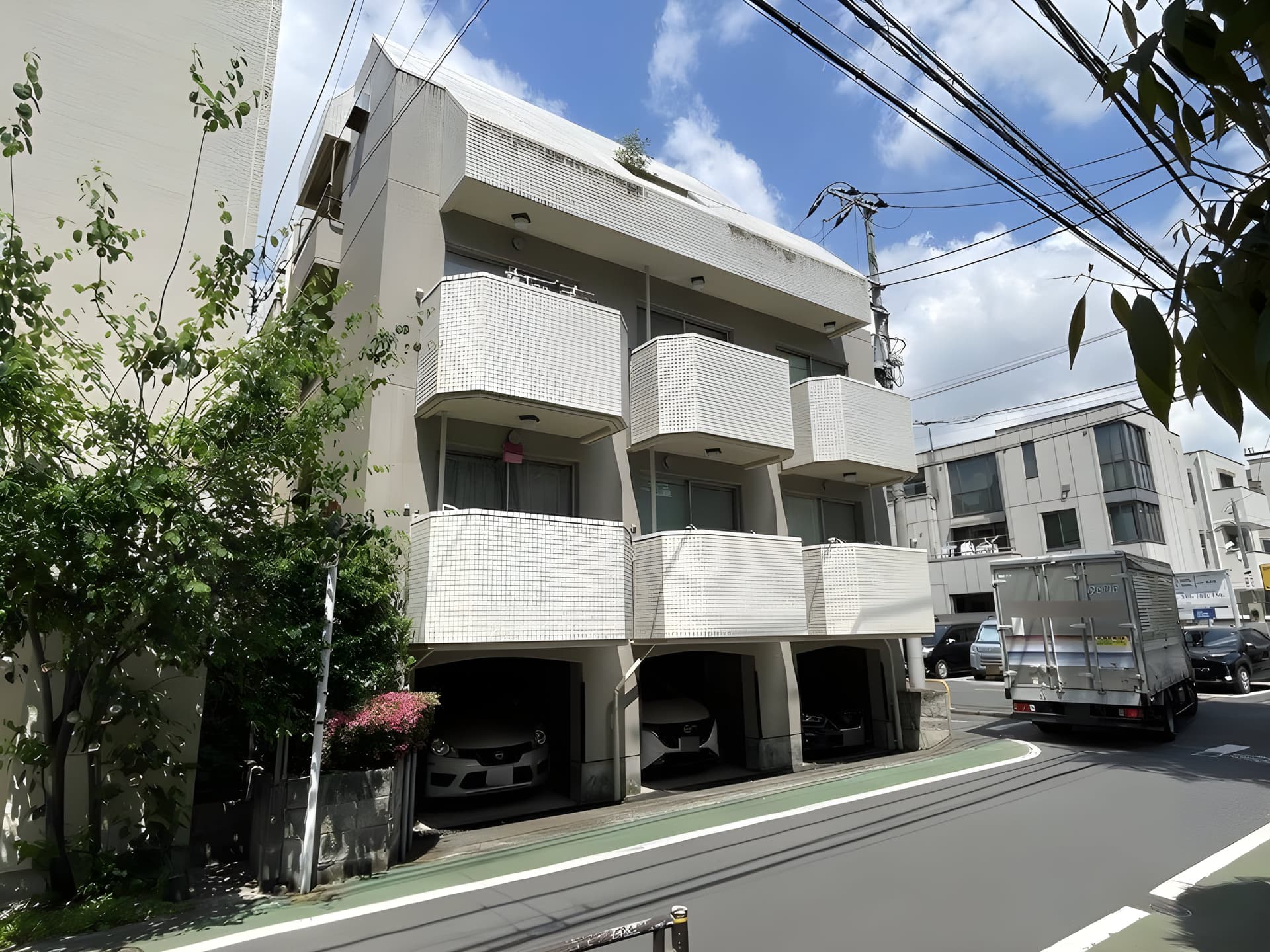 ビラ本郷 303