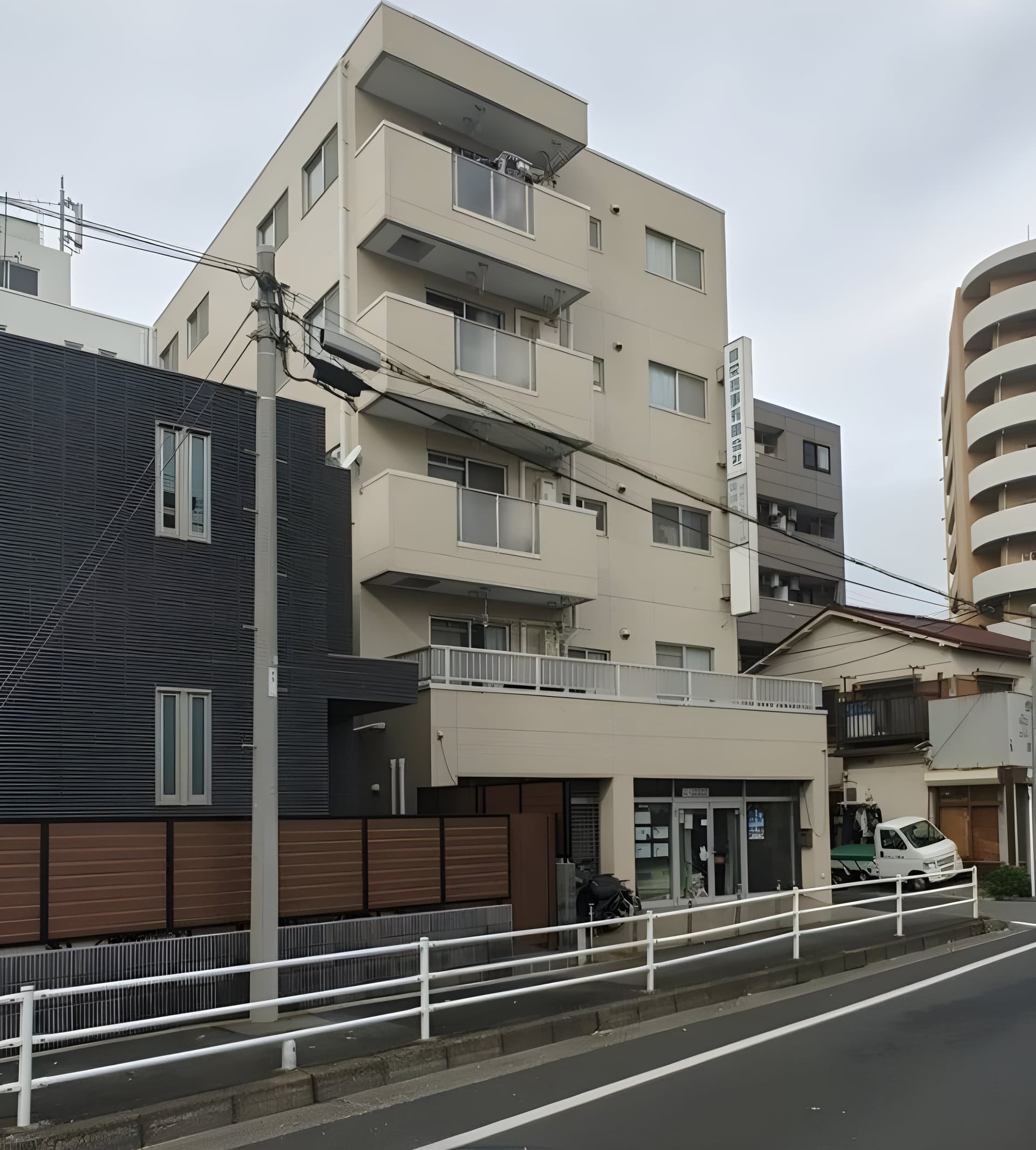 豊栄ビル 103