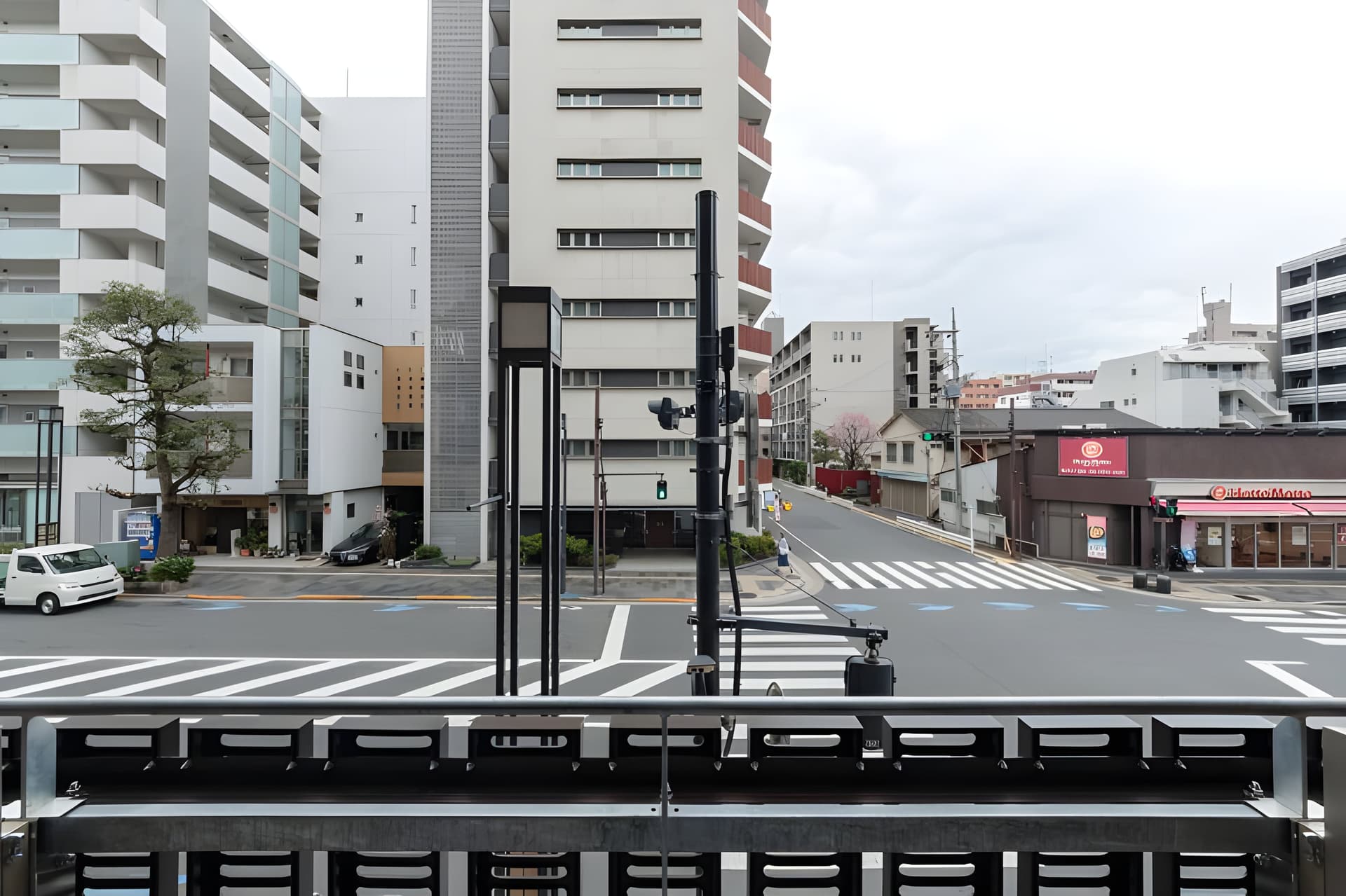 T-PLACE 北斎 St. 202