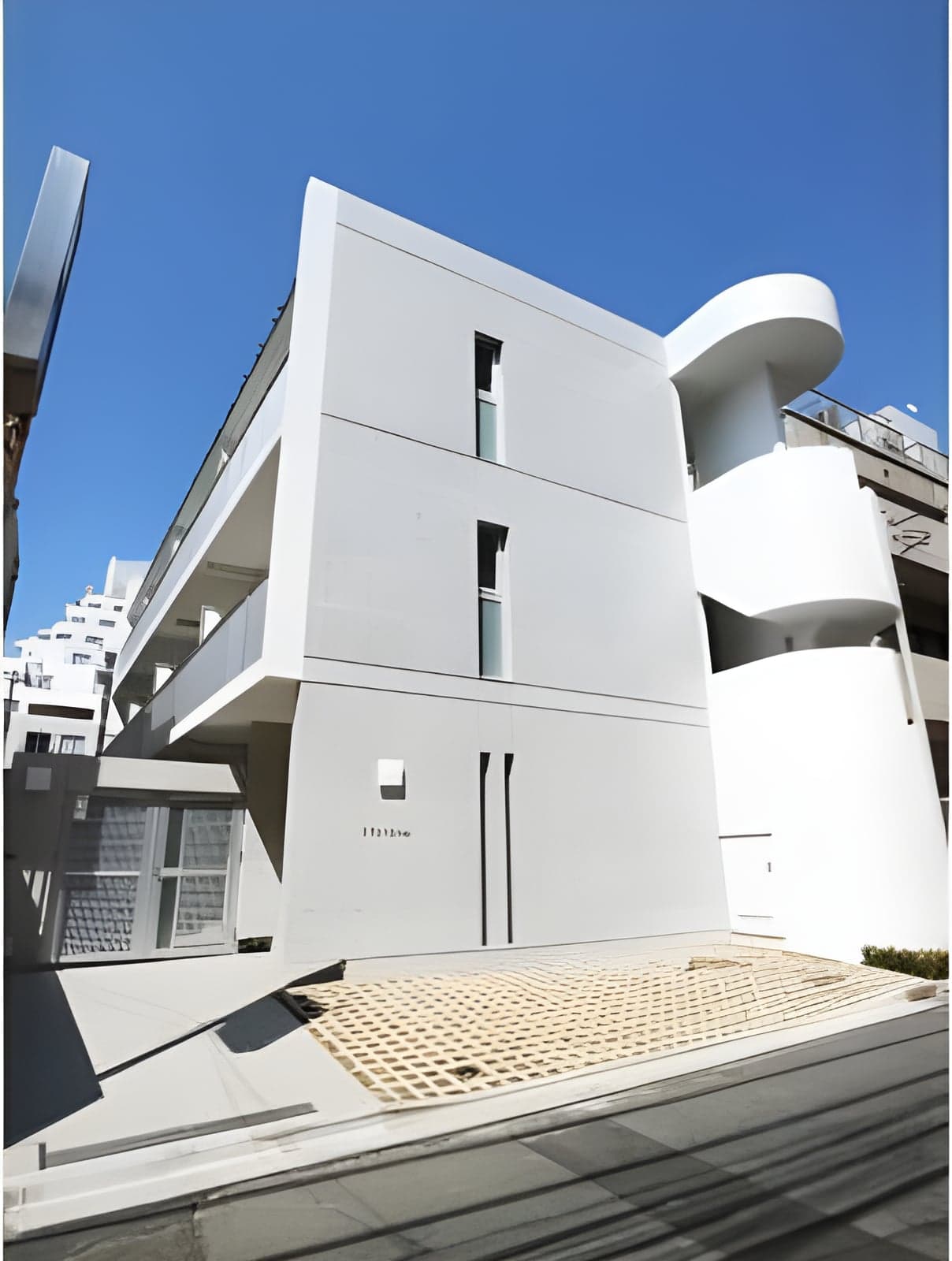 UTA HOUSE 102