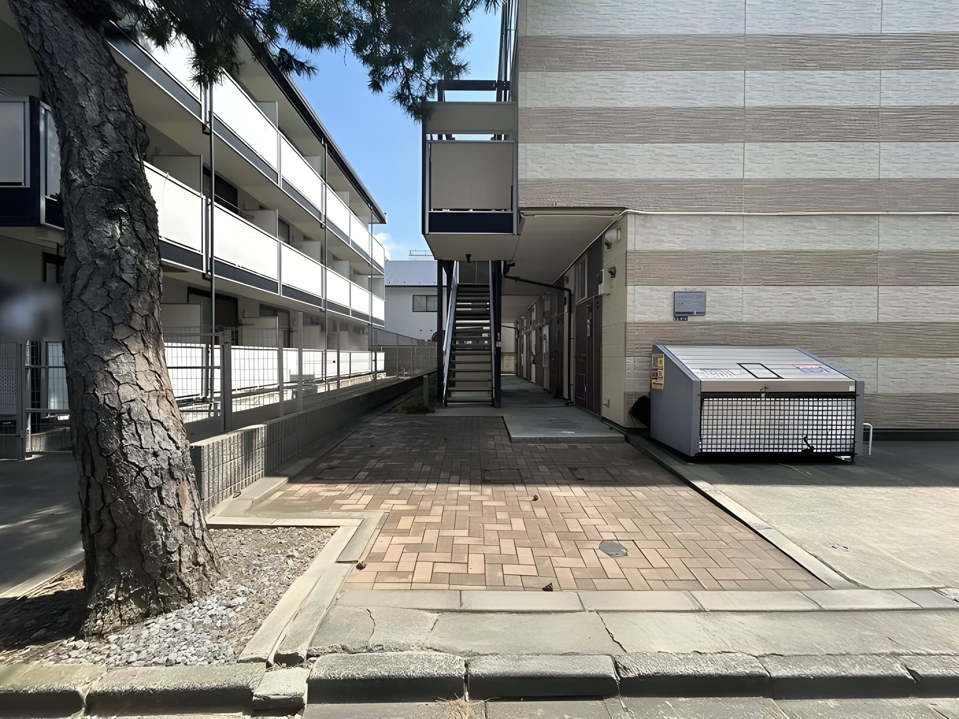 レオパレス堤方 106