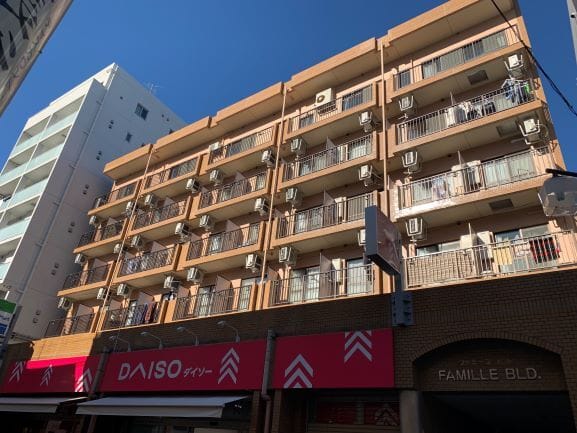 ファミーユビルの写真