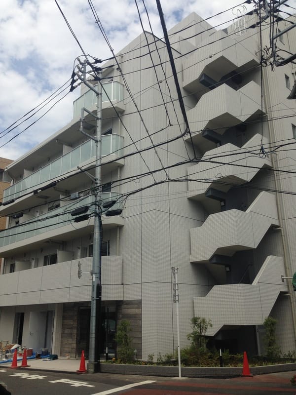 Log都庁前の写真