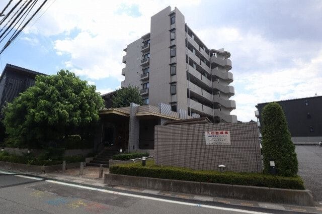 パウロニアヒルズの写真