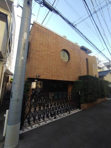 フラット本郷 105