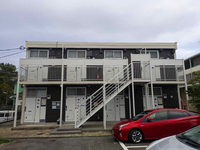 レオパレスラ・ポールの写真