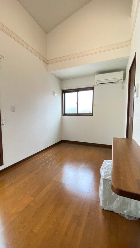 CORNER HOUSE K