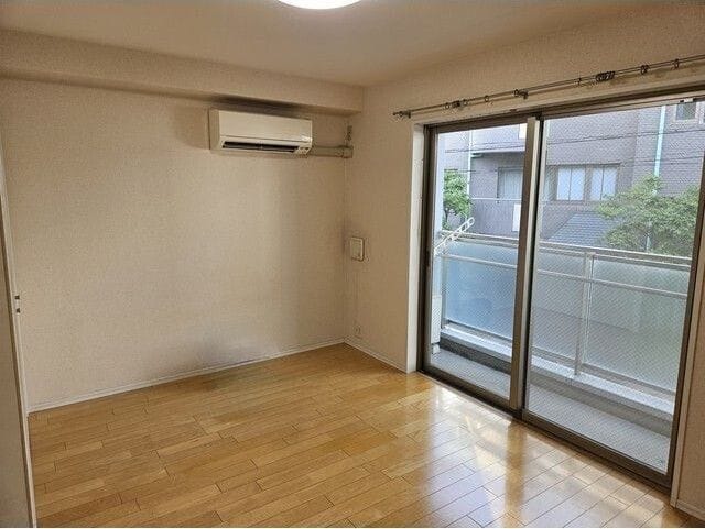 Moncle Komazawa 202