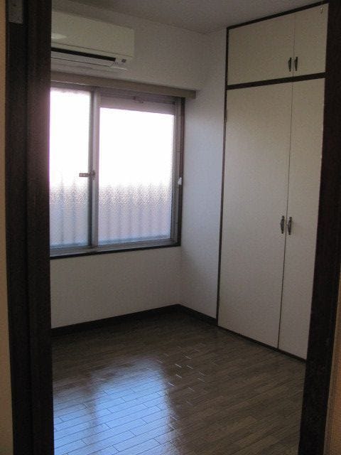 坂井ビル 301