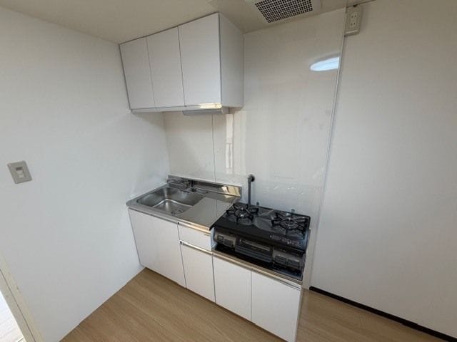 シャトーカネヨ江原 202