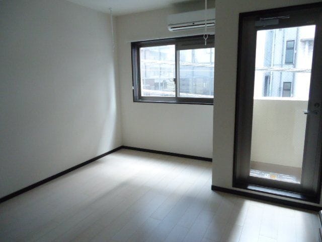 メゾン間中 202