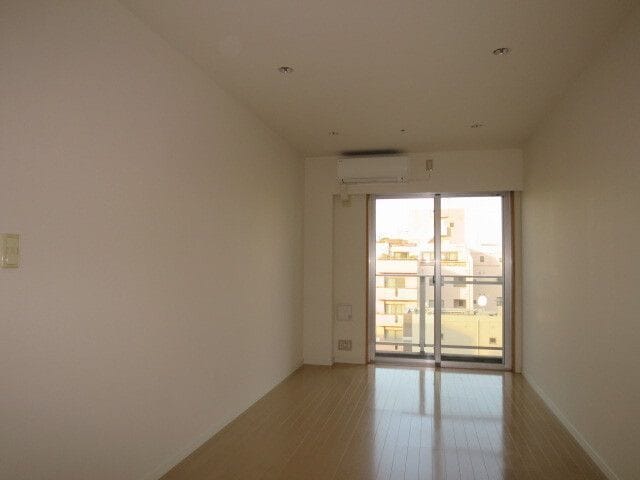 ドゥーエ新富町 1202