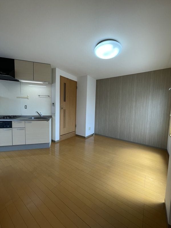 本町マンション 402