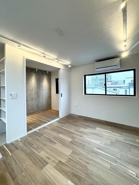 the trias itabashi 402