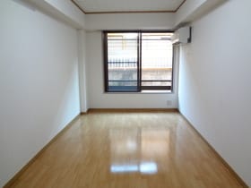 ミレ・関町の写真