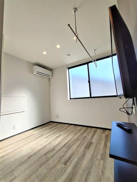 COMODOLAND西新井 302