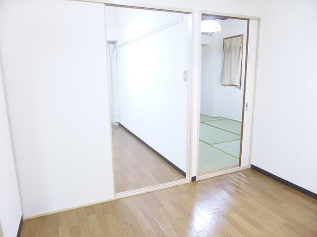 イワタハイツ 401