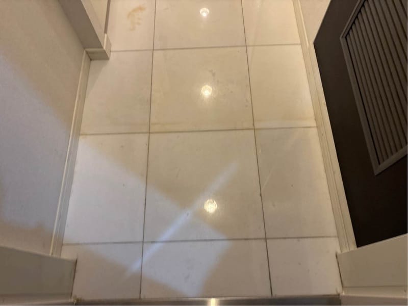 コンパートメント東京中央 702